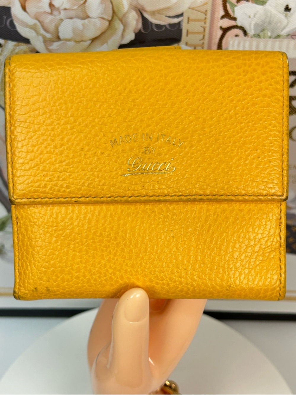 GUCCI Leather Bifold Wallet 💛🤩
